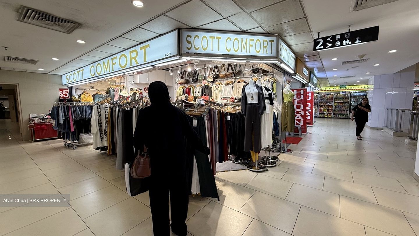 Lucky Plaza (D9), Retail #575892361